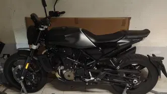 Husqvarna Svartpilen 701 (2019) usata