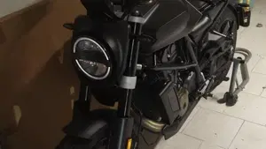Husqvarna Svartpilen 701 (2019)  (3)
