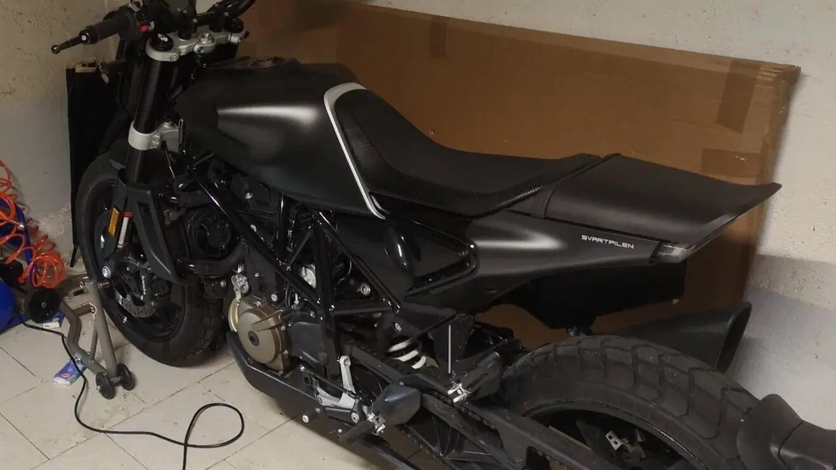 Husqvarna Svartpilen 701 (2019)  (4)