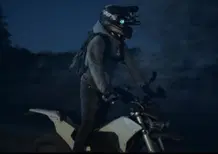 Muoversi nelle tenebre con una moto elettrica