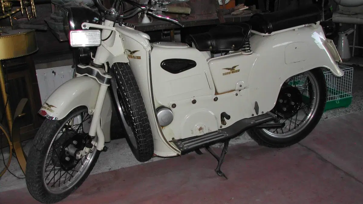 Moto Guzzi   (2)