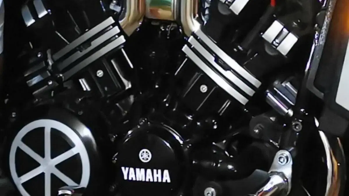 Yamaha V-Max 1200  (3)
