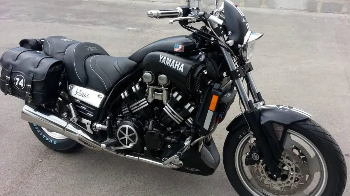 Yamaha V-Max 1200  (2)