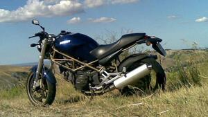 Ducati Monster 750 City Dark (1999 - 02)