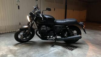 Moto Guzzi V7 III Stone Night Pack (2019 - 20) usata
