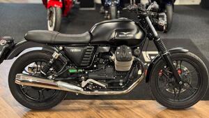 Moto Guzzi V7 II Stone (2015 - 17) 