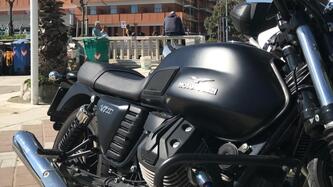 Moto Guzzi V7 II Stone (2015 - 17) usata