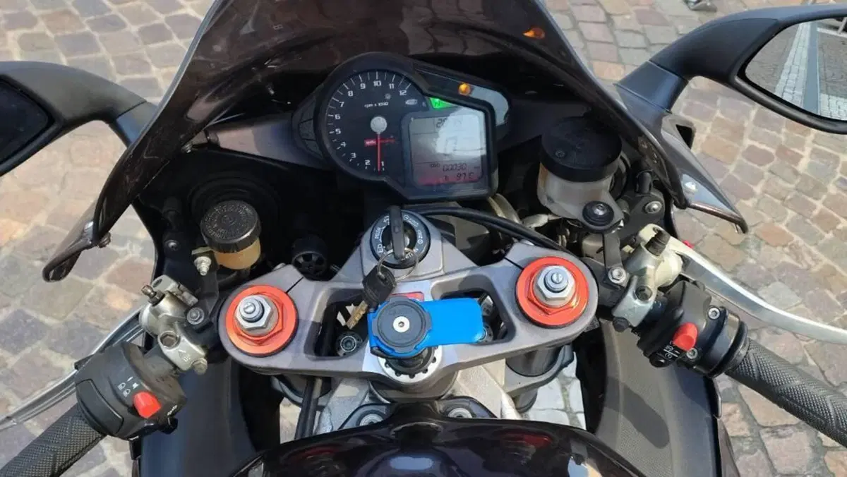 Aprilia RSV 1000 R Factory (2006 - 09) 