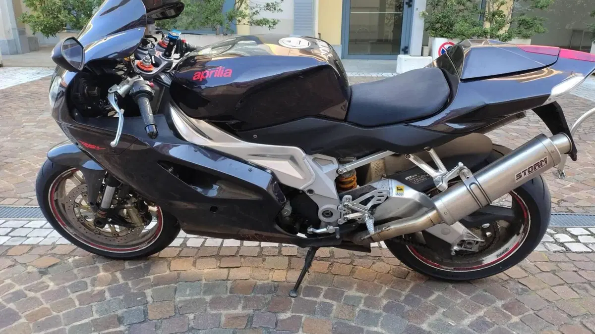 Aprilia RSV 1000 R Factory (2006 - 09)  (3)