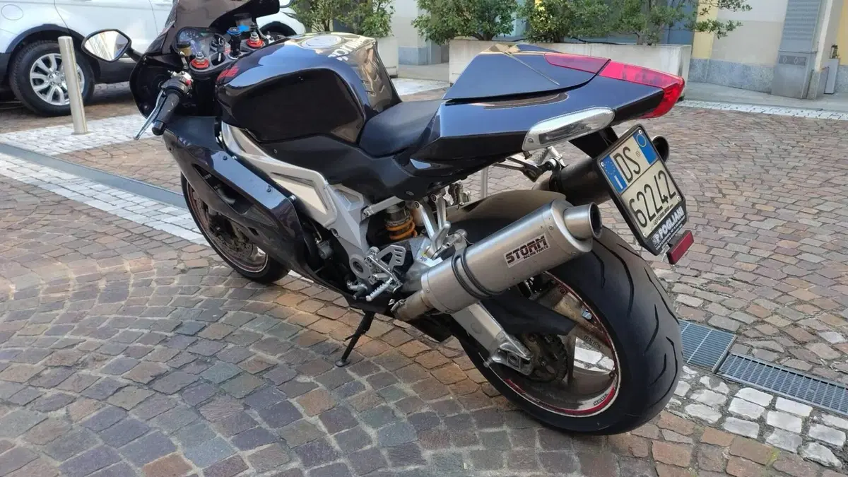 Aprilia RSV 1000 R Factory (2006 - 09)  (4)
