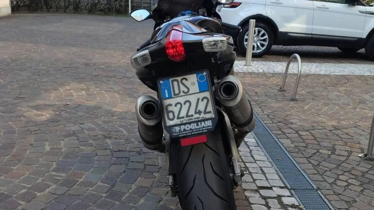 Aprilia RSV 1000 R Factory (2006 - 09)  (5)