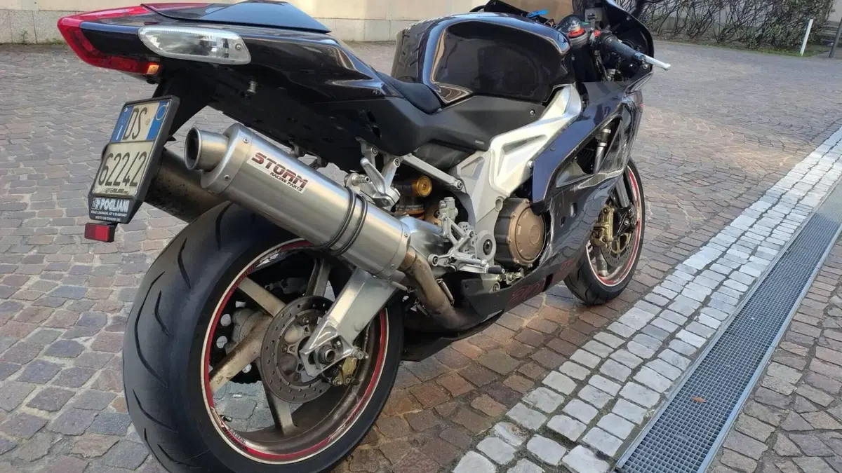 Aprilia RSV 1000 R Factory (2006 - 09)  (7)