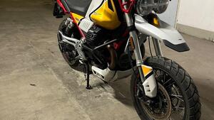 Moto Guzzi V85 TT Evocative Graphics (2019 - 20) 