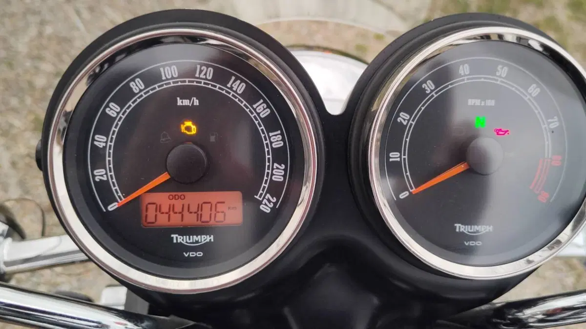 Triumph Bonneville T100 (2008 - 16)  (6)