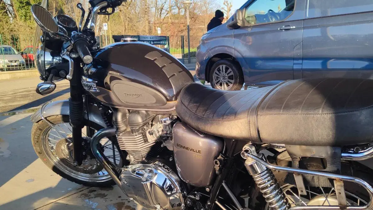 Triumph Bonneville T100 (2008 - 16)  (8)