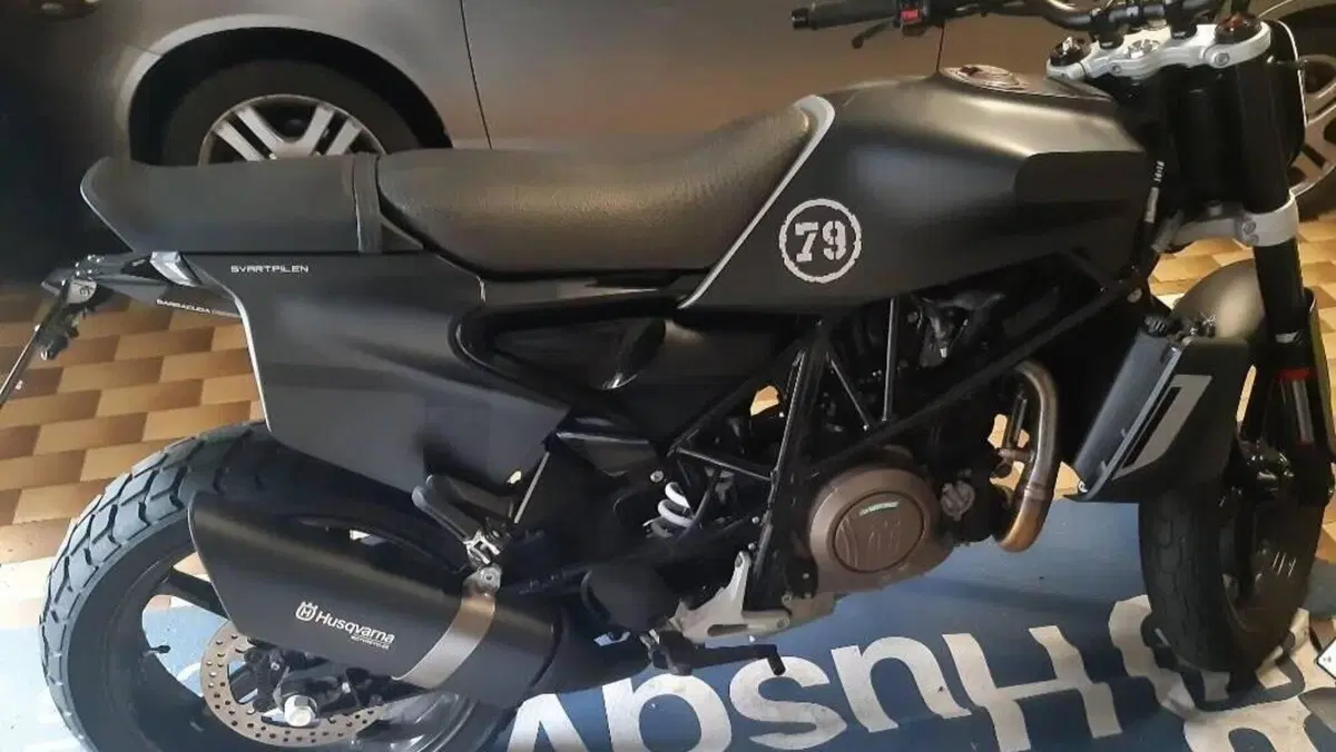 Husqvarna Svartpilen 701 (2020)  (3)