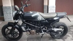 Husqvarna Svartpilen 701 (2020)  (4)