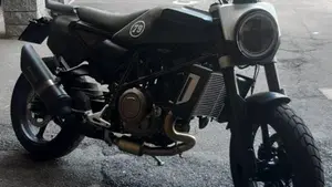 Husqvarna Svartpilen 701 (2020)  (14)