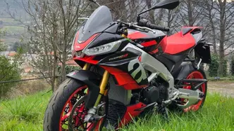 Aprilia Tuono V4 Factory (2021 - 24) usata