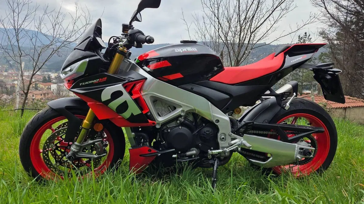 Aprilia Tuono V4 Factory (2021 - 24)  (2)
