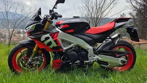 Aprilia Tuono V4 Factory (2021 - 24)  (2)