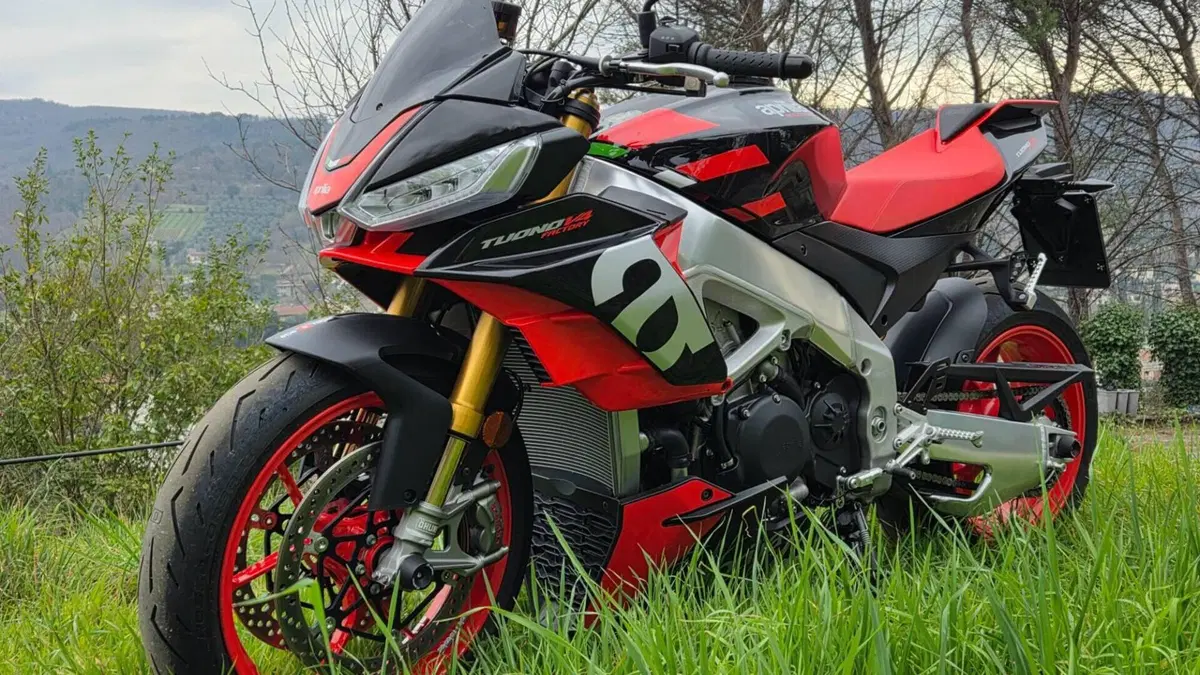Aprilia Tuono V4 Factory (2021 - 24)  (3)