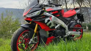 Aprilia Tuono V4 Factory (2021 - 24)  (3)