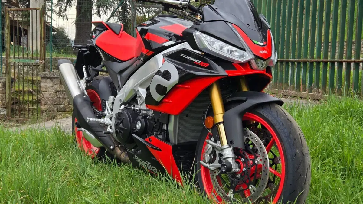 Aprilia Tuono V4 Factory (2021 - 24)  (4)