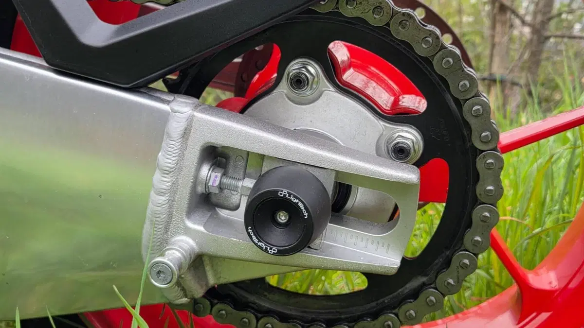 Aprilia Tuono V4 Factory (2021 - 24)  (7)