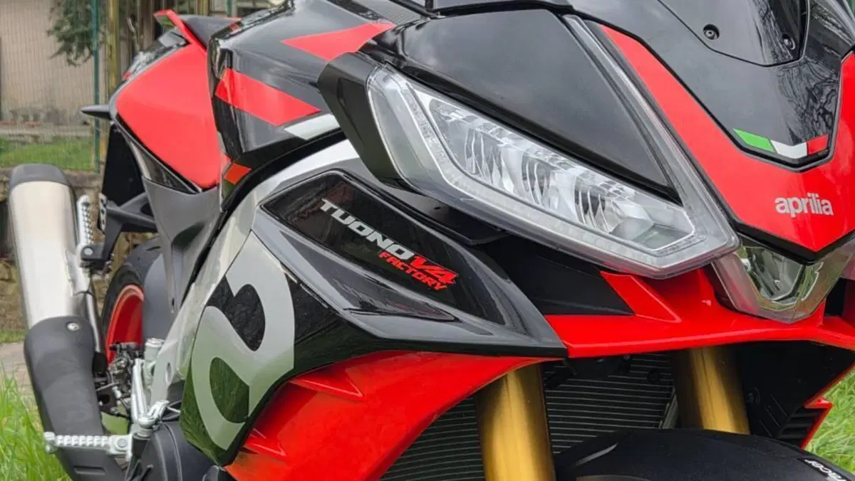Aprilia Tuono V4 Factory (2021 - 24)  (9)