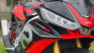 Aprilia Tuono V4 Factory (2021 - 24)  (9)