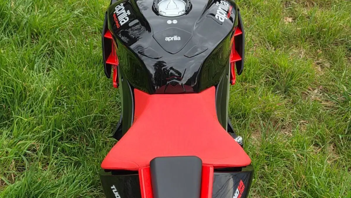 Aprilia Tuono V4 Factory (2021 - 24)  (10)