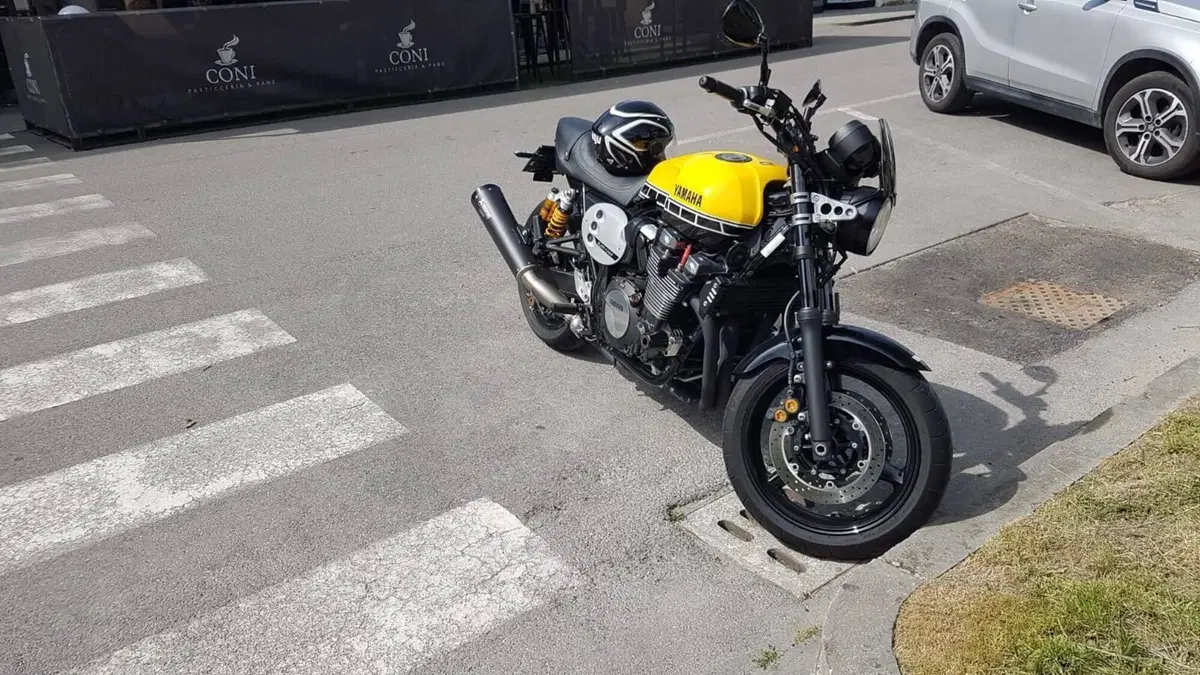 Yamaha XJR 1300 60th Anniversary (2015 - 16)  (2)