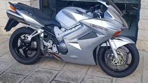 Honda VFR 800 (2002 - 05) 