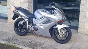 Honda VFR 800 (2002 - 05)  (3)