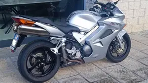 Honda VFR 800 (2002 - 05)  (5)