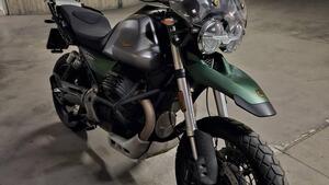 Moto Guzzi V85 TT Centenario (2021 - 22) 
