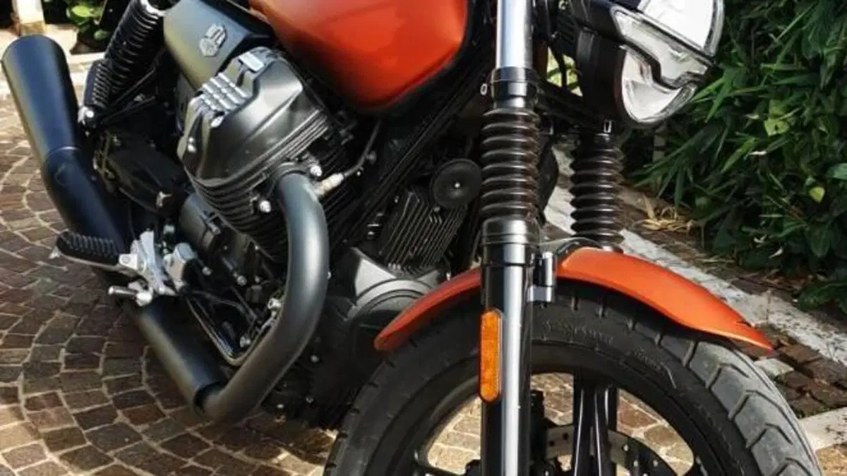 Moto Guzzi V7 Stone (2021 - 24) 