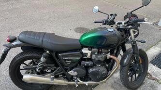 Triumph Speed Twin 900 Stealth Edition (2024) usata