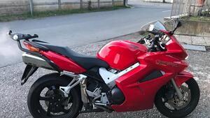Honda VFR 800 (2002 - 05) 