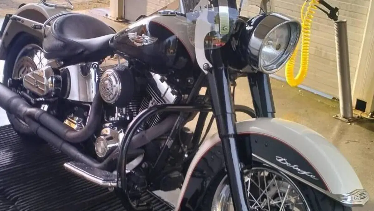 Harley-Davidson 1690 Deluxe ABS (2011 - 16) - FLSTN  (3)