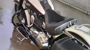 Harley-Davidson 1690 Deluxe ABS (2011 - 16) - FLSTN  (5)