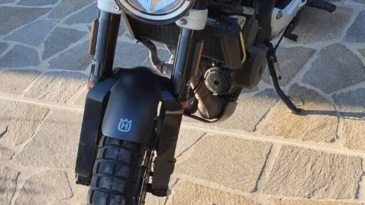 Husqvarna Svartpilen 401 (2021 - 23)  (2)