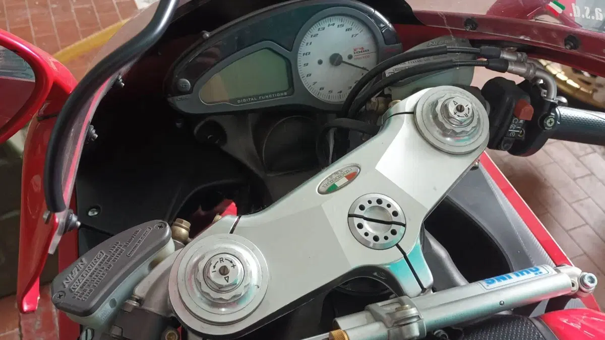 MV Agusta F4 1000 S (2004 - 05)  (4)