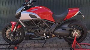Ducati Diavel 1200 Carbon (2010 - 13) 