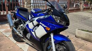 Yamaha YZF R6 (2001 - 02) 