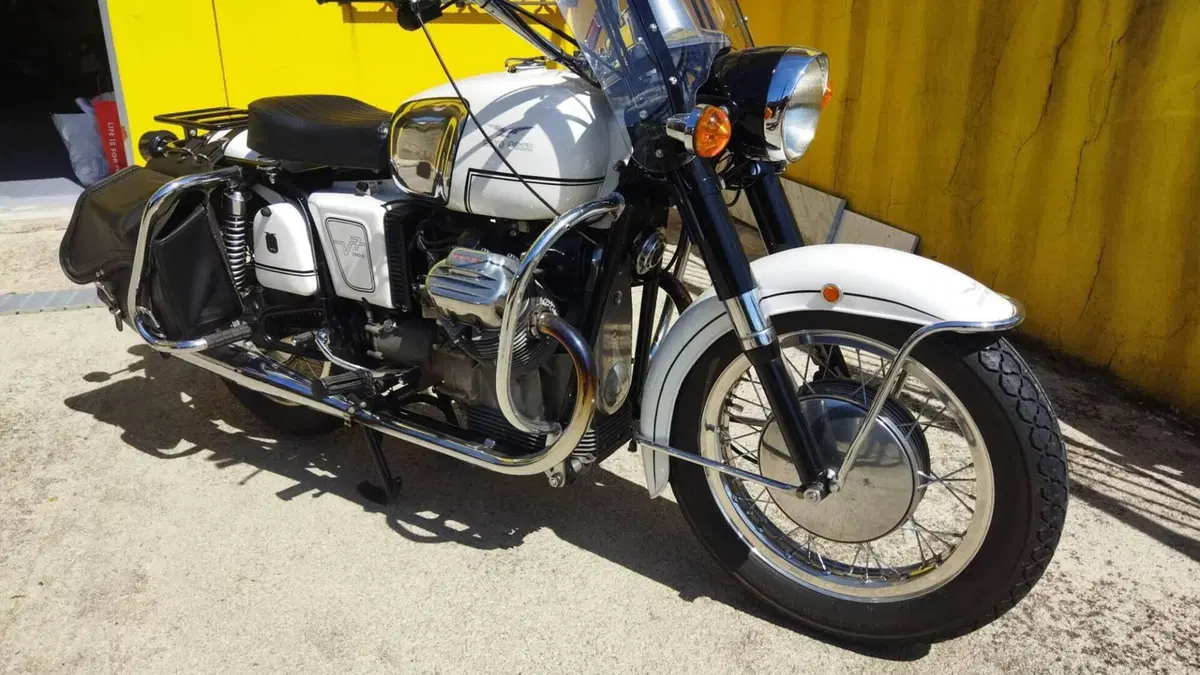 Moto Guzzi   (2)