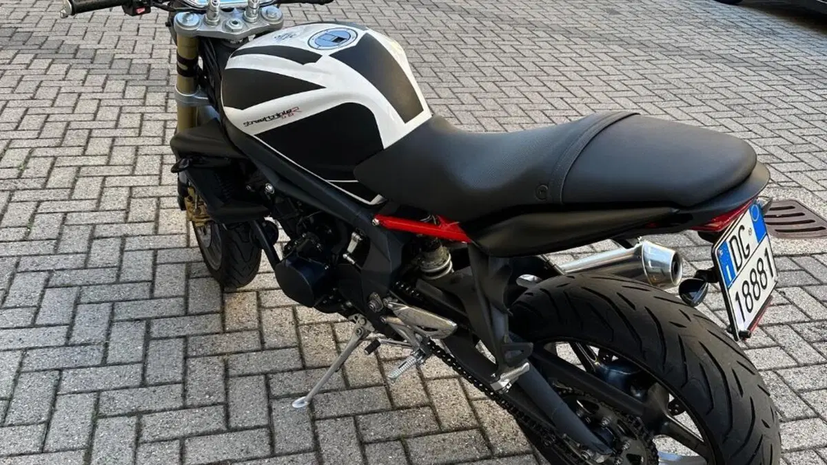 Triumph Street Triple (2007 - 12)  (4)