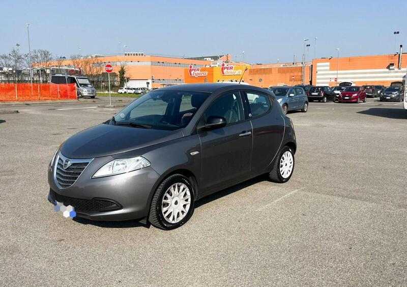Lancia Ypsilon 1.2 69 CV 5 porte GPL Ecochic Silver