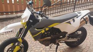 Husqvarna 701 Supermoto (2022) 